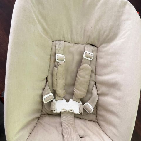 Stokke newborn sete til tripptrapp stol for nyfødte.