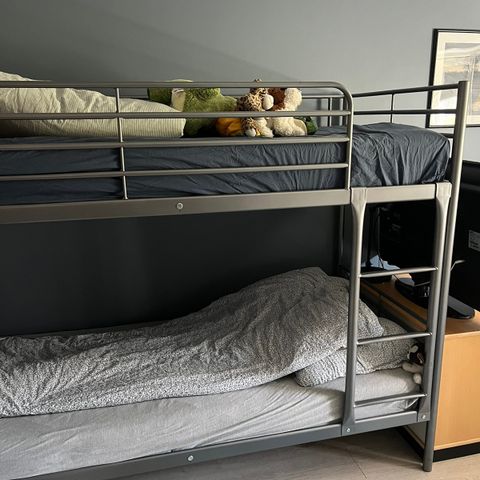 Køyeseng fra Ikea med madrasser