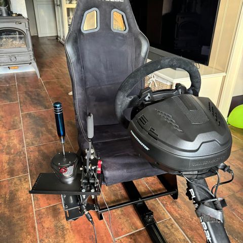 Thrustmaster T300 m/playseat & håndbrekk