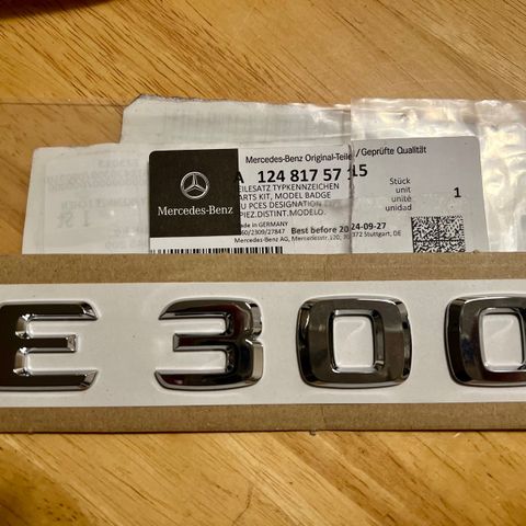 Mercedes Benz E300 emblem