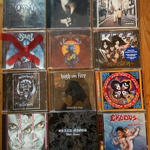 Diverse metal cd’er selges (Kiss, Ghost, Dio, Motorhead)