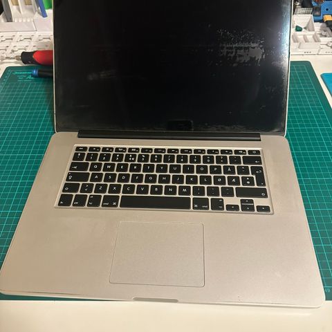 Ødelagt Retina MacBook Pro 15" Mid 2012