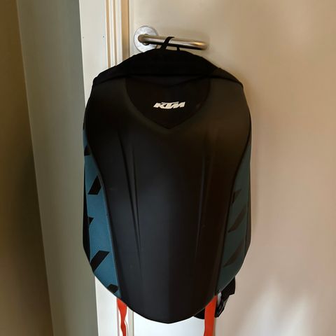 KTM pure no drag backpack