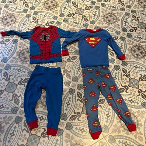 2 stk pysj supermann og spiderman
