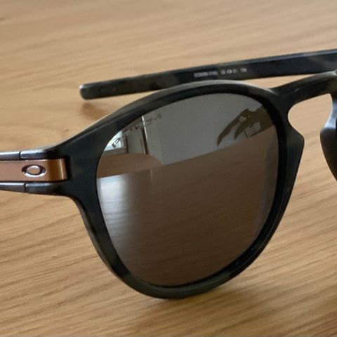 Oakley Latch