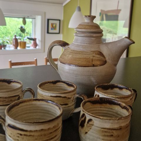 Tekanne og kopper - keramikk