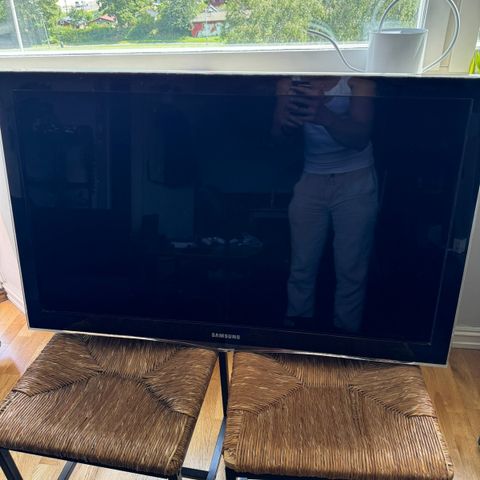 Samsung TV 40" Full HD og veggfeste