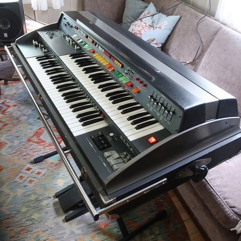 Elka X-705 Space organ