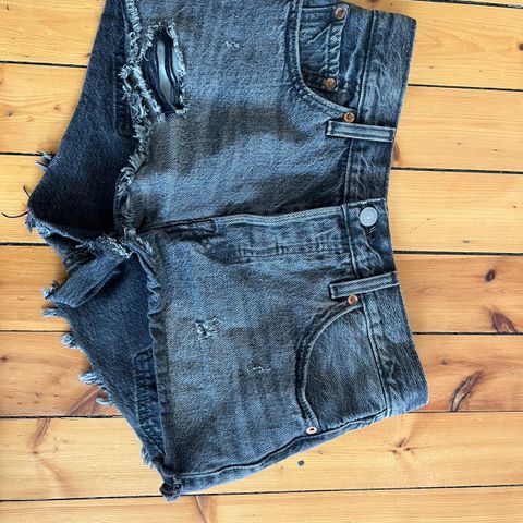 Levis 501 sort shorts W25