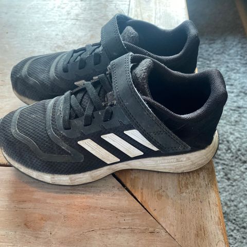 Adidas sko str 29