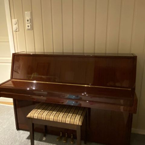 Yamaha piano selges, må hentes.