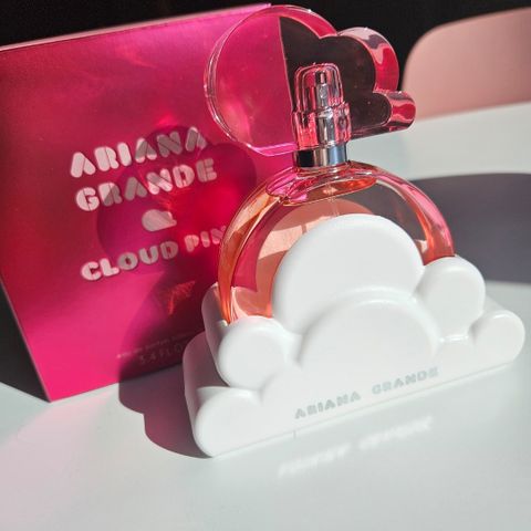 Ariana grande cloud rosa