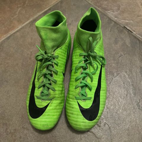 Grønne Nike Mercurial fotballsko størelse 38