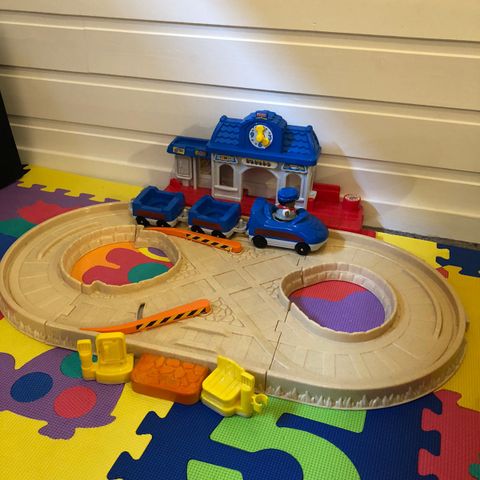 Fisher price little people togbane