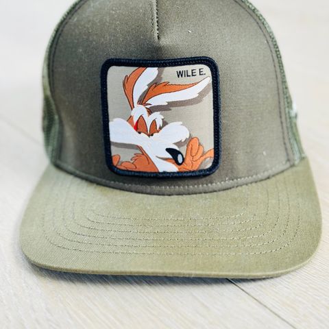 Looney Tunes Wile E Coyote Green Trucker - Capslab