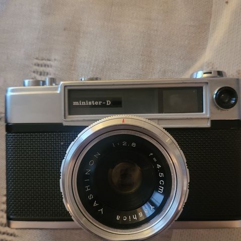 Yashica Minister-D Chrome 35mm Rangefinder Camera w/4.5cm f2.8 Lens  Great Condi