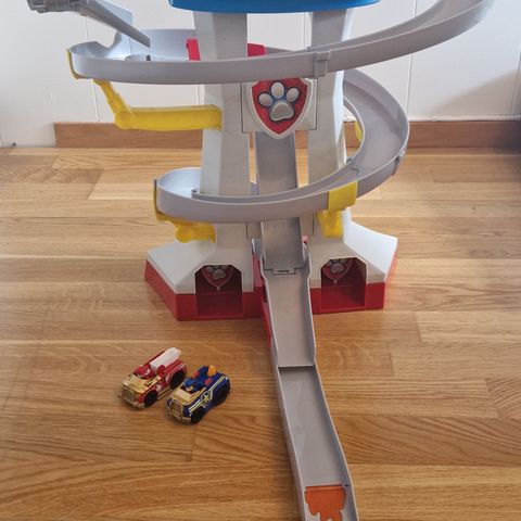 Paw Patrol tårn pluss 2 biler