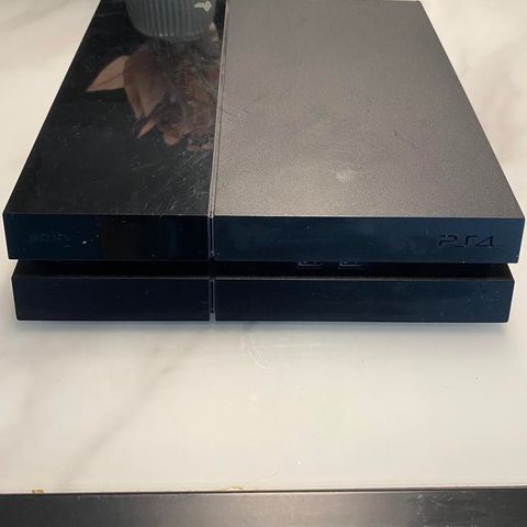 Playstation 4 uten tilbehør