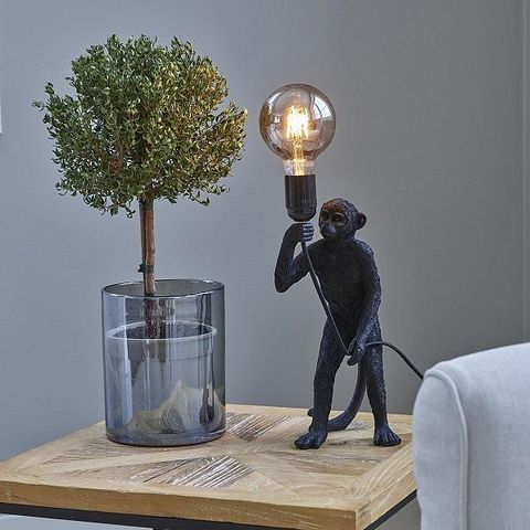 Monkey bordlampe Sort (veil. pris kr 1299).