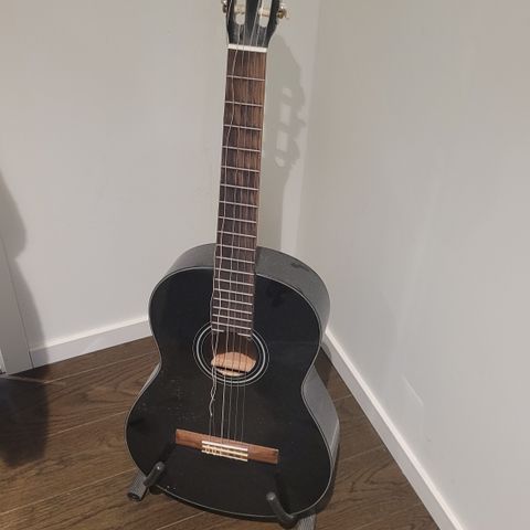 Gitar Yamaha C-40 m stativ