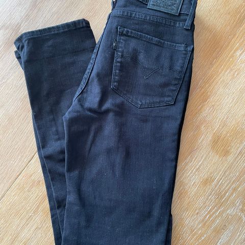 Levis high rise straight str 25/30