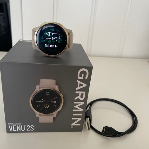 Garmin Venu 2S smartklokke i sand/lys gull