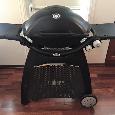 Ny Weber Q3000 gassgrill med stativ til salgs