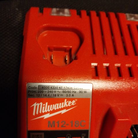 MILWAUKEE M12-18C KOMBI LADER