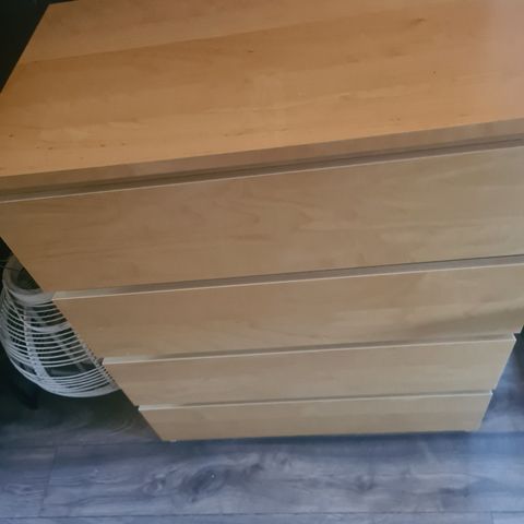 Malm kommode kr 400