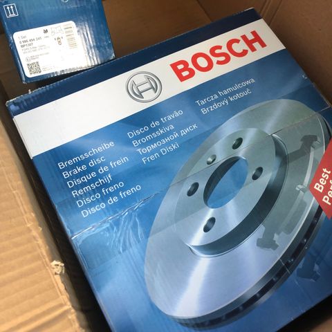 Bremseskiver og klosser framaksel fra Bosch!