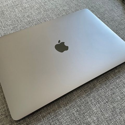 MacBook Air M1 selges.