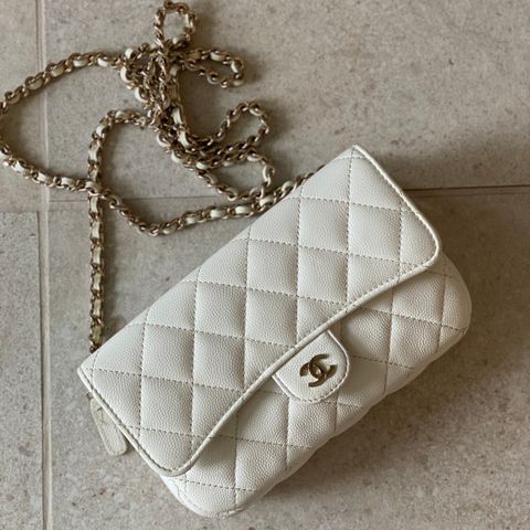 CHANEL Caviar Flap Card Wallet On Chain Bag