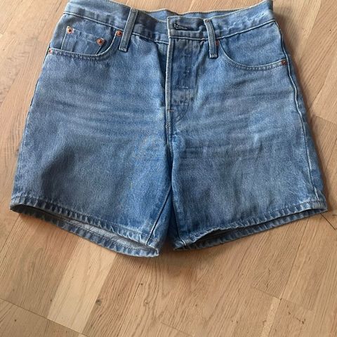 Nesten nye Levis 501 shorts