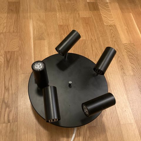 Sort taklampe med 5*4W justerbare spoter