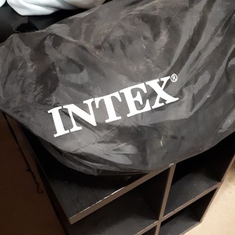 Oppblåsbar madrass, Intex
