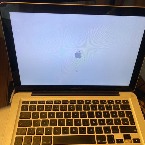 macbook pro modell 2011 uten lader