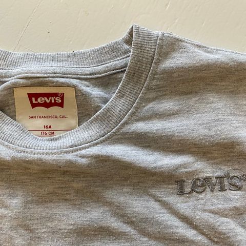 Levi’s genser 176/ 16 år