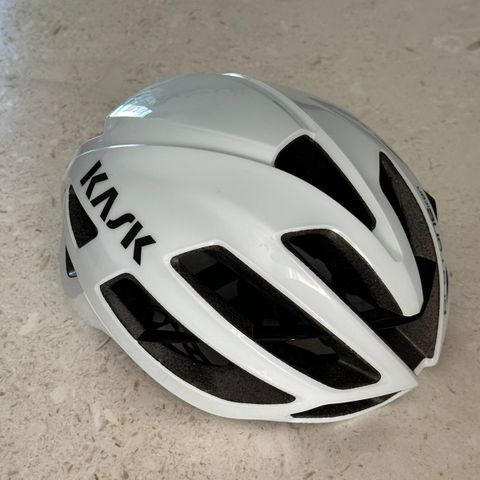 Kask protone hvit