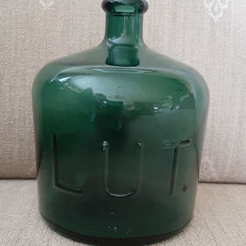 Gammel "stor" LUT flaske, i pen grønnfarge.