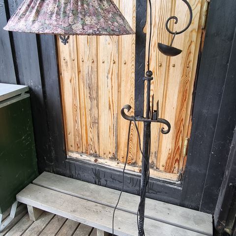 Stålampe i smijern