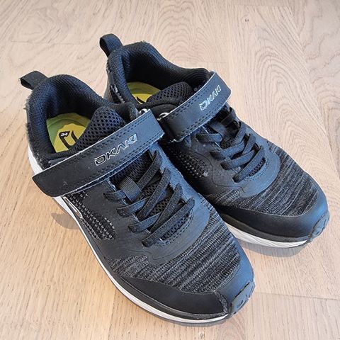 Okaki sneakers str 34