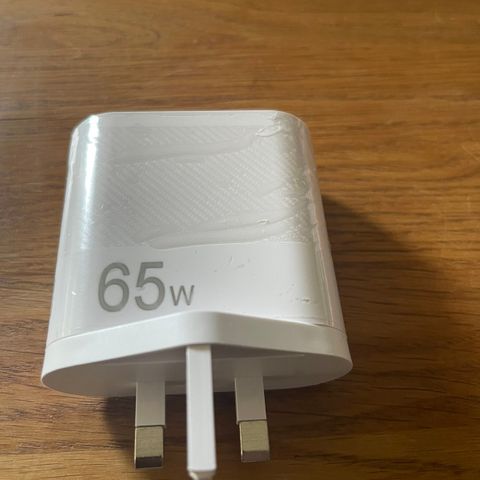 Usb lader 65w med utenlandsk plugg.