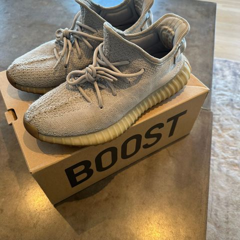 Yeezy 350 v2 Sesame