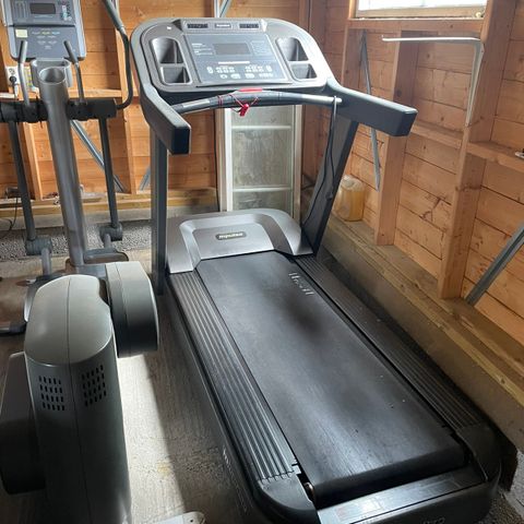 Tredemølle og Ellipse Life Fitness