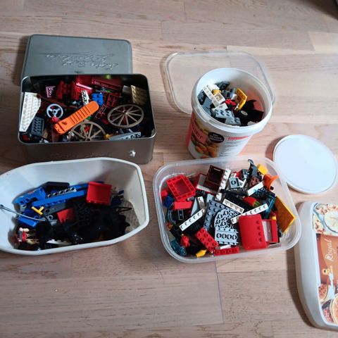 Selger 4 esker Lego