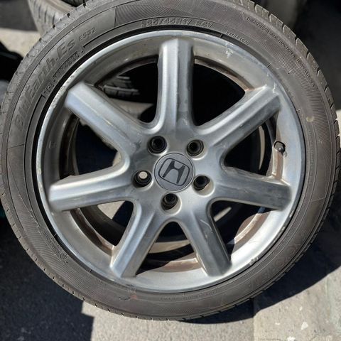 R17 225/45 Honda Accord Dekk og felger