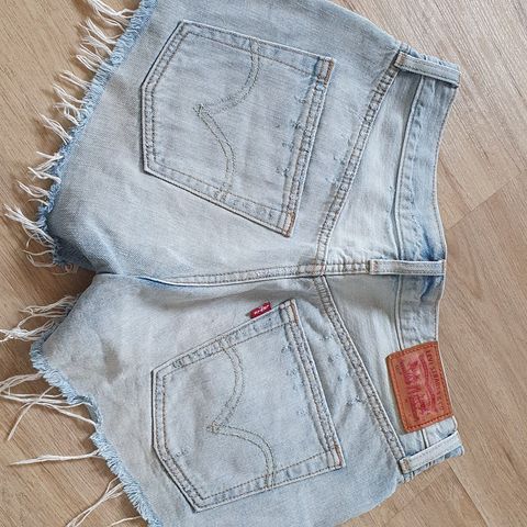 Levis shorts dame W26