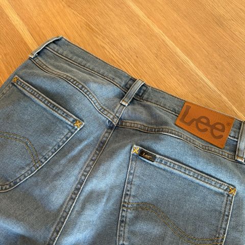 Ubrukt Lee jeans shorts i str 28 (kan sendes)