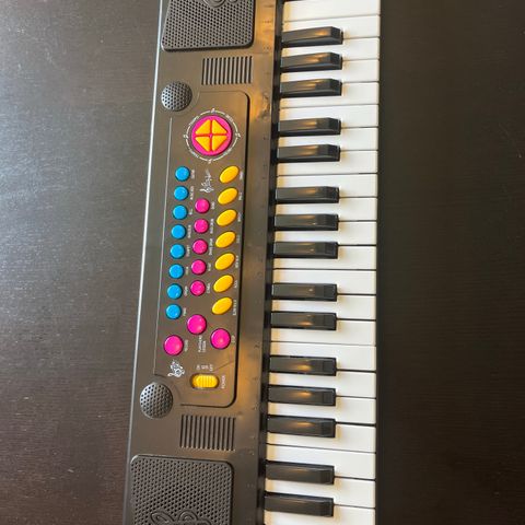 Leke keyboard til barn.