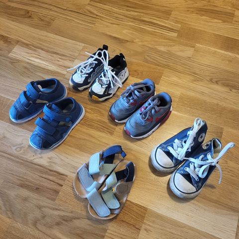 Joggesko og sandaler til gutt i ulike størrelser
